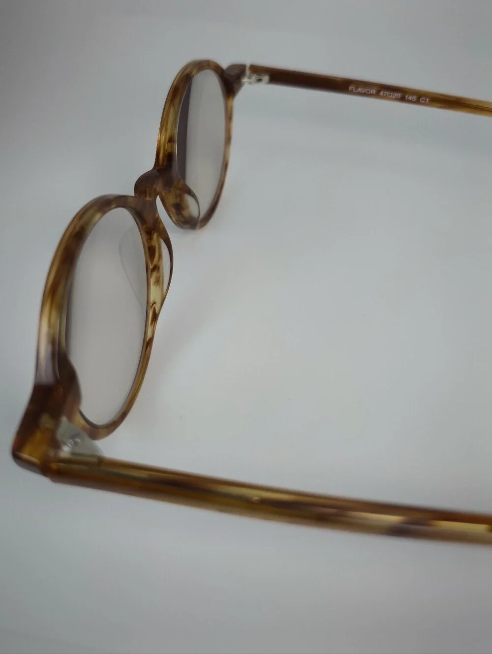 Flavor. Vintage-Style Round Tortoiseshell Round Mid Mount Temple.